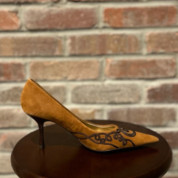 Steven by Steve Madden Brown Suede W/Black Embroidery Heels Size 8.5. - Picture 9 of 9
